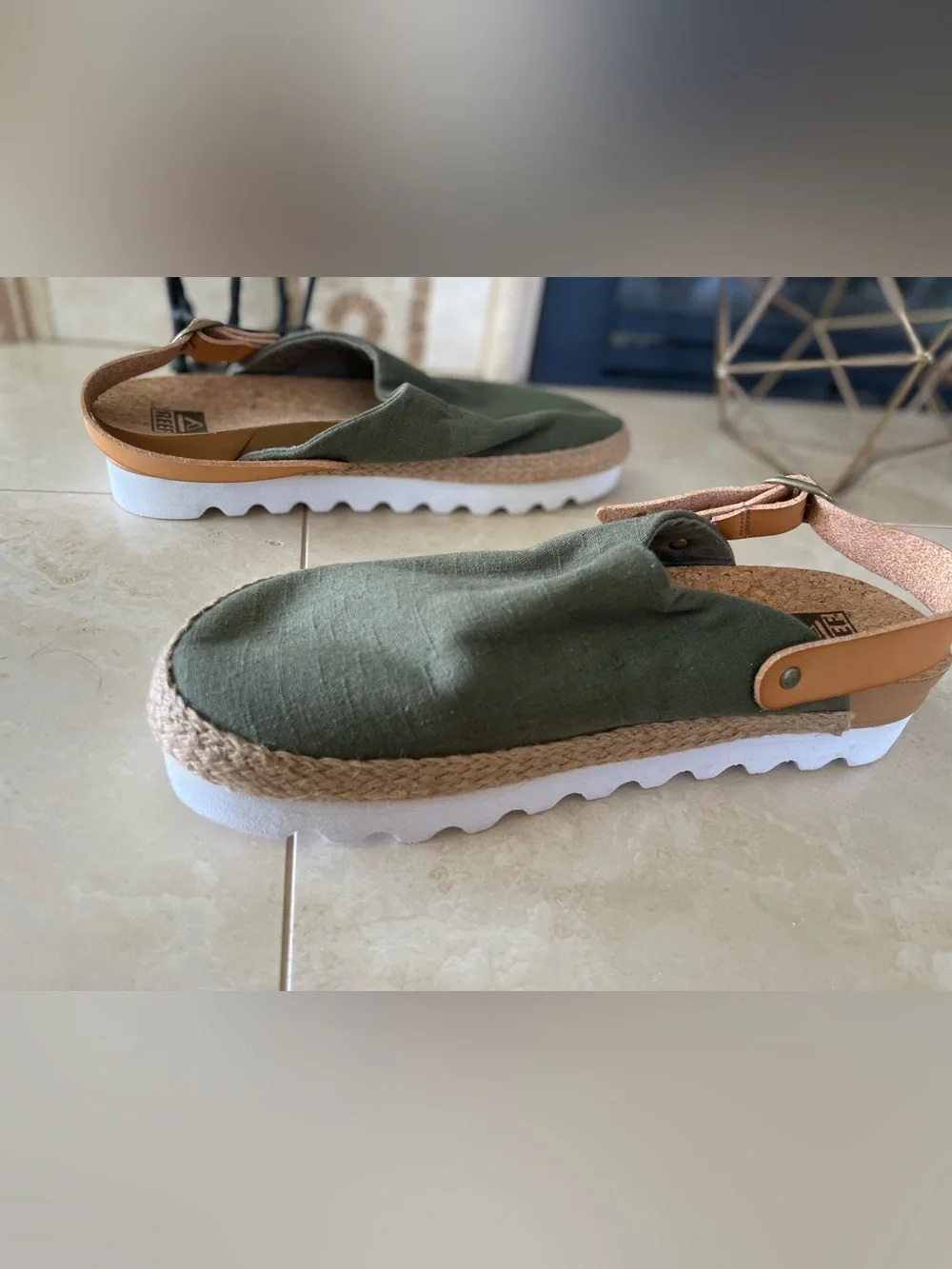 Reef Women’s NWOT Green Solid Cushioned Slingback Clog Sandals Cork Insole W 9